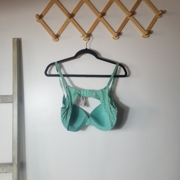 VICTORIAS SECRET WOMEN'S BRA SIZE 38C - Picture 2 of 16